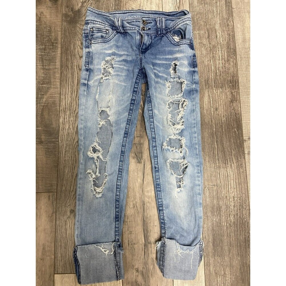 Almost famous jeans Size 5 Skinny Ladies
